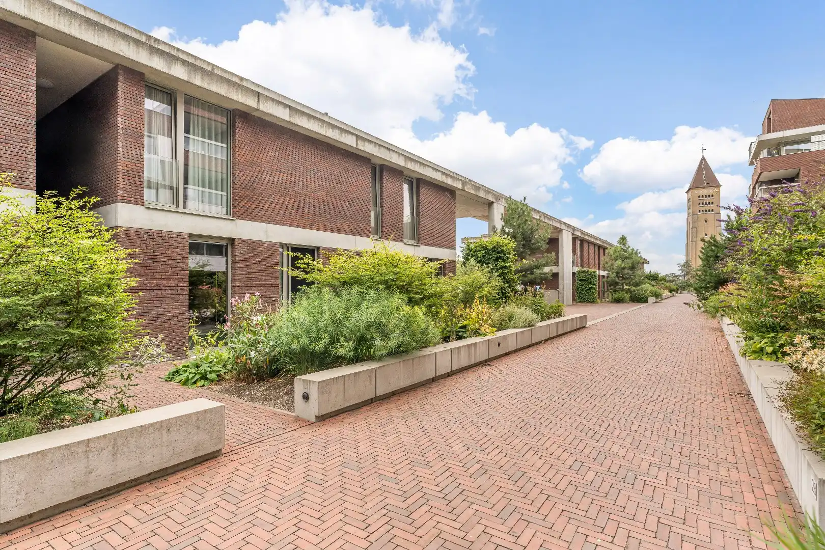 Exclusief gelijkvloers appartement met ruime terrassen, 2 slpk, extra brede autostaanplaats, centrum Genk foto 29