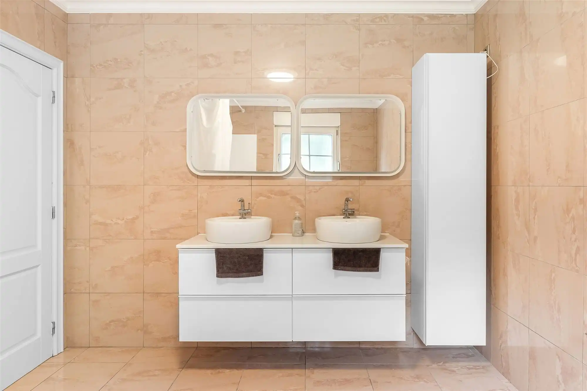 ZEER RUIME, GOED ONDERHOUDEN WONING (269M²) MET 4 SLAAPKAMERS EN RUIME GARAGE OP EEN PERCEEL VAN 10ARE TE BEVERLO foto 18