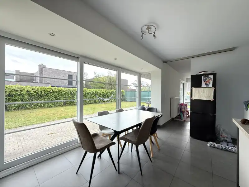 Mooie instapklare villa gelegen in een rustige en recente woonwijk foto 15