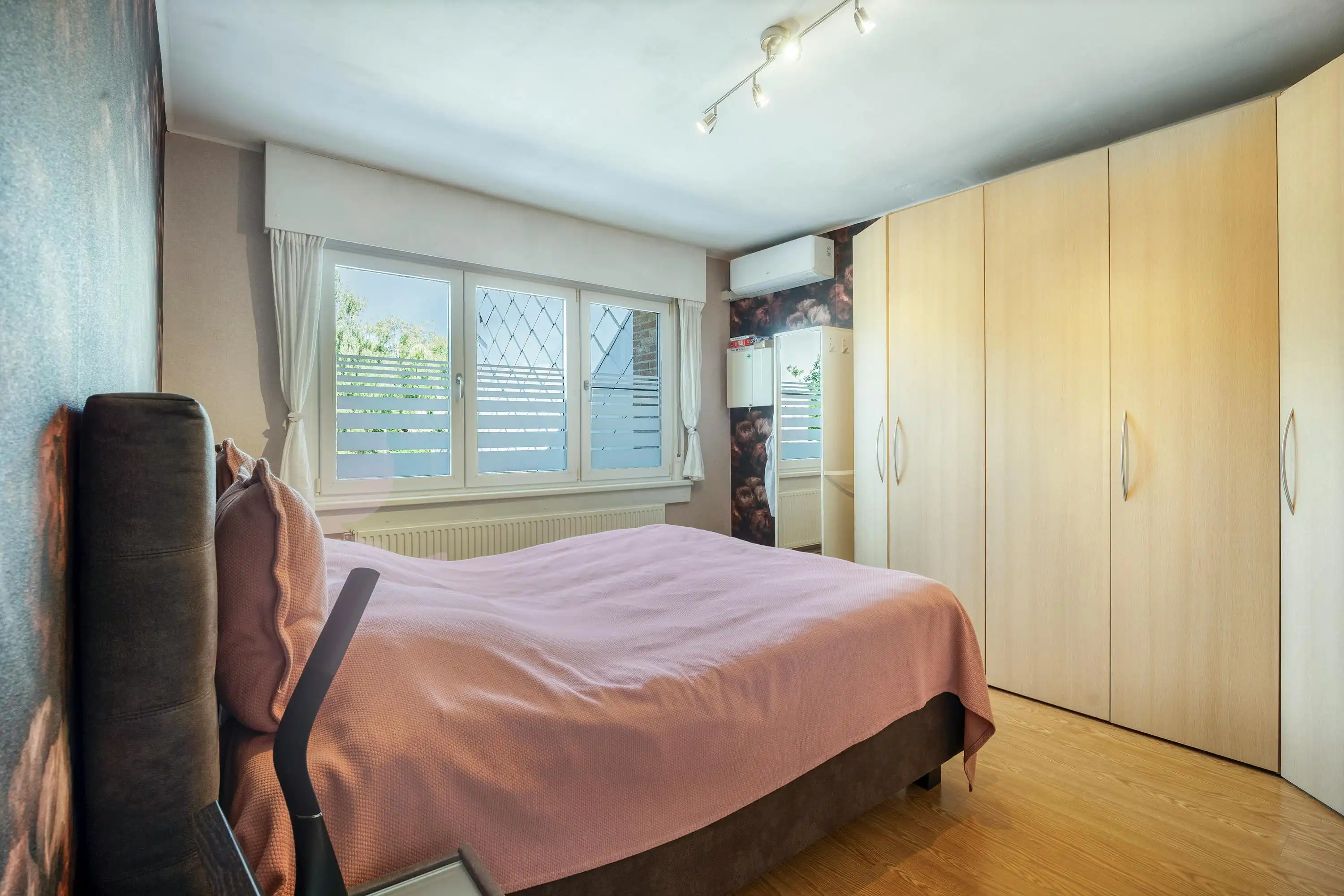 Gerenoveerd en energiezuinig huis met 3 slaapkamers in Boom foto 15