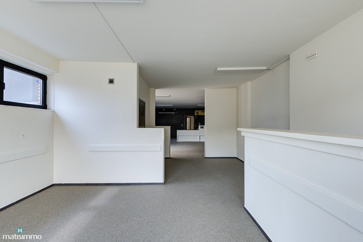 HANDELSGELIJKVLOERS MET DUPLEXAPPARTEMENT VOORZIEN VAN PARKEERGELEGENHEID NABIJ CENTRUM TONGEREN foto 5