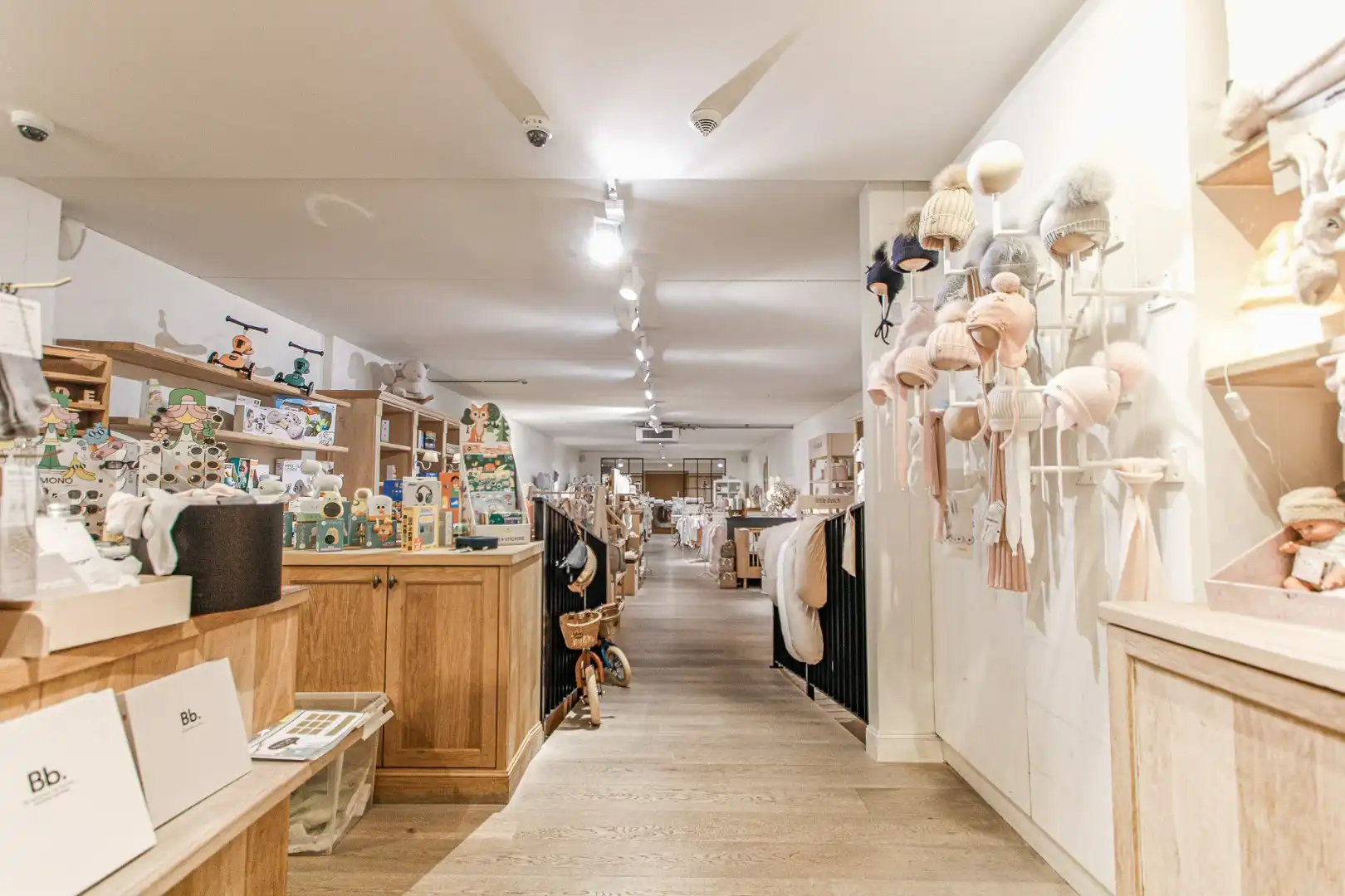 Zeer centraal gelegen handelspand op Lippenslaan 207, 306m² glv plus mezzanine, kelder en garage foto 10