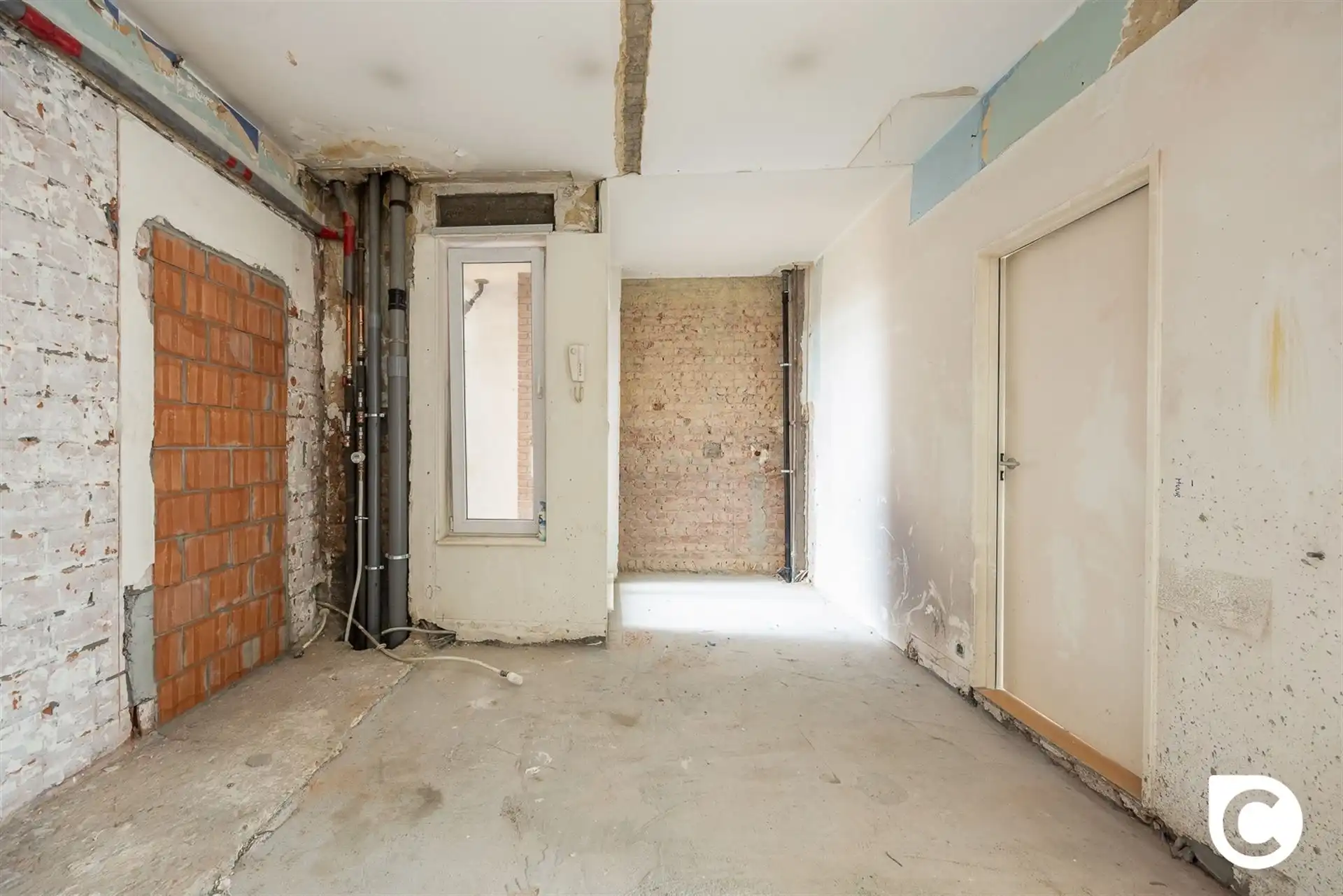 Te renoveren appartement met terras  foto 4