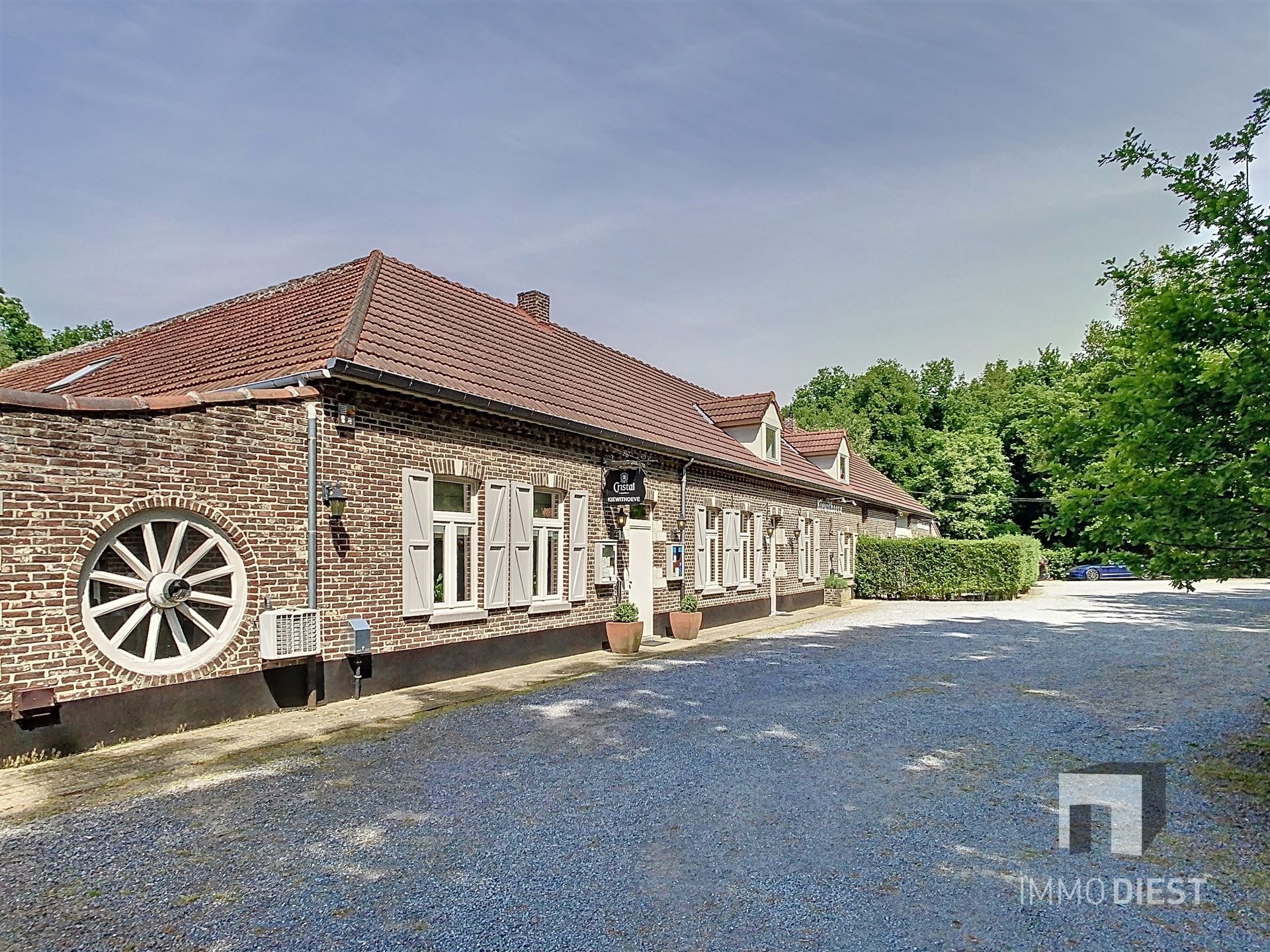 Brasserie - restaurant - feestzaal - privéwoonst foto 2