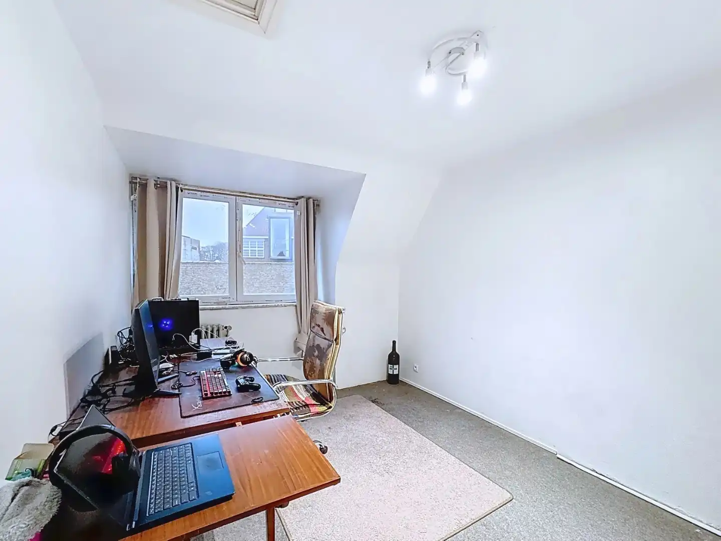 Statige villa met 4 slaapkamers en bureau foto 22