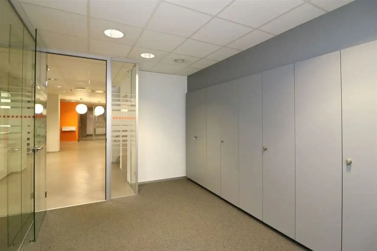 Opbrengsteigendom (handel & 4 app) op toplocatie foto 16