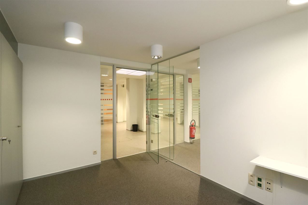 Opbrengsteigendom (handel & 4 app) op toplocatie foto 16
