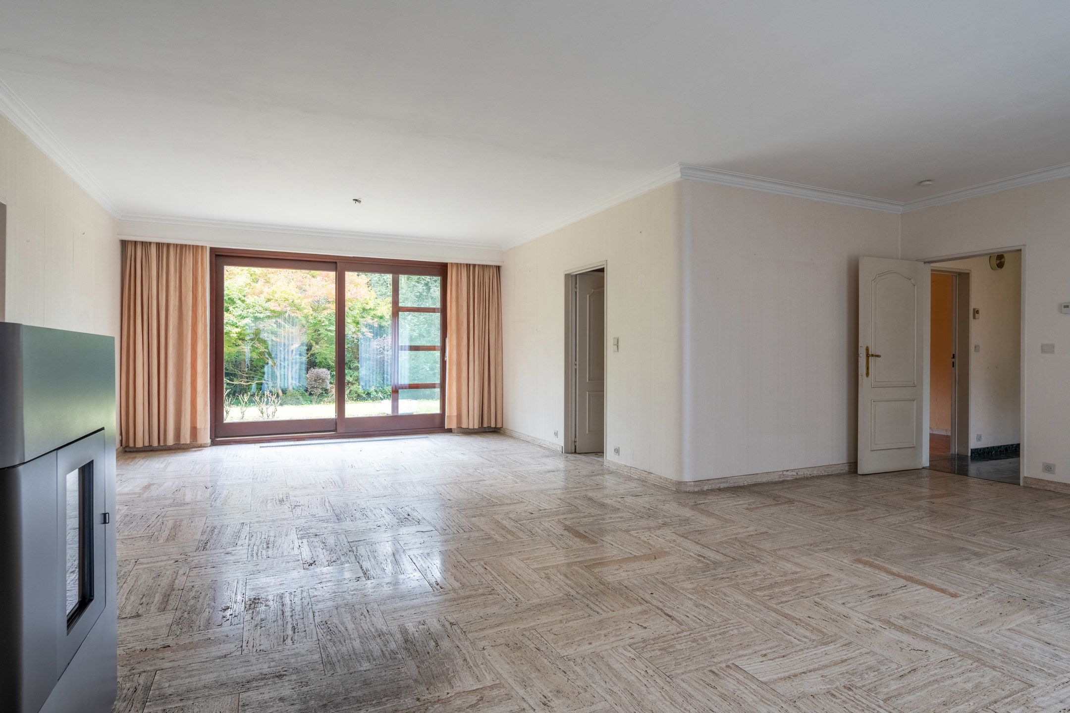 Tijdloze, te renoveren, gelijkvloerswoning op residentiële ligging op 1.400 m² foto 6