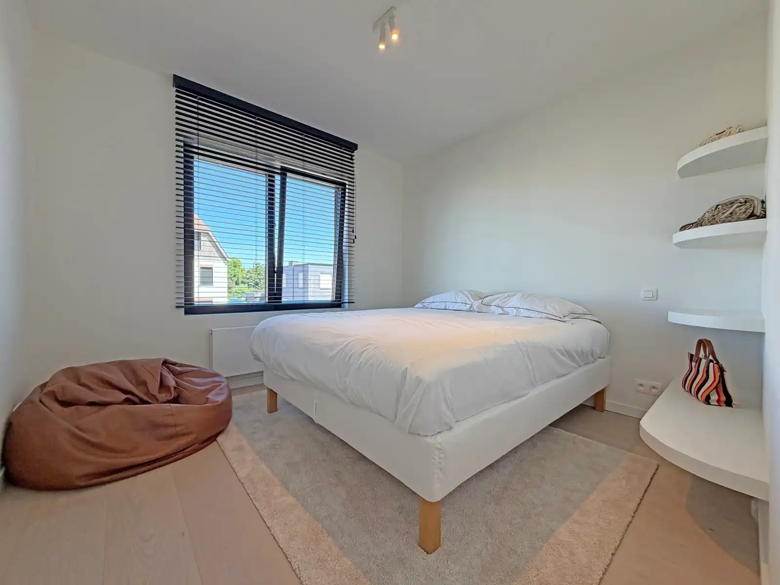 Stijlvol gerenoveerde woning met 4 slaapkamers foto 13