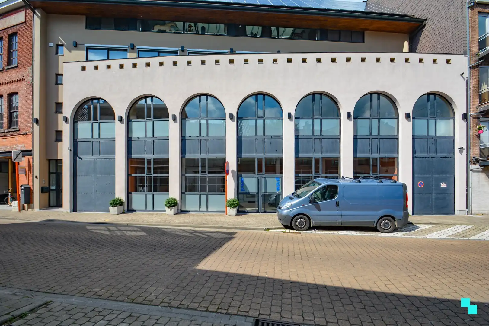 Commercieel gebouw van ca. 206 m² in het centrum van Izegem foto 2