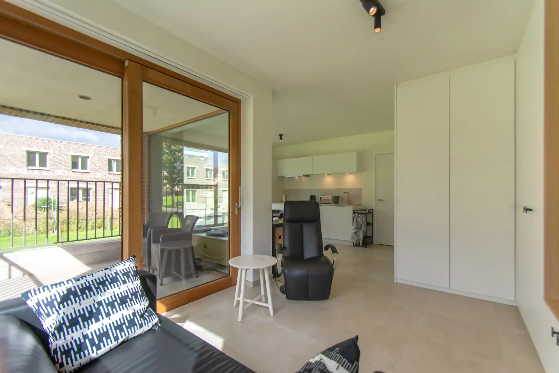 Rustig gemeubeld en comfortabel 1slpk appt. met mooi terras  foto 4
