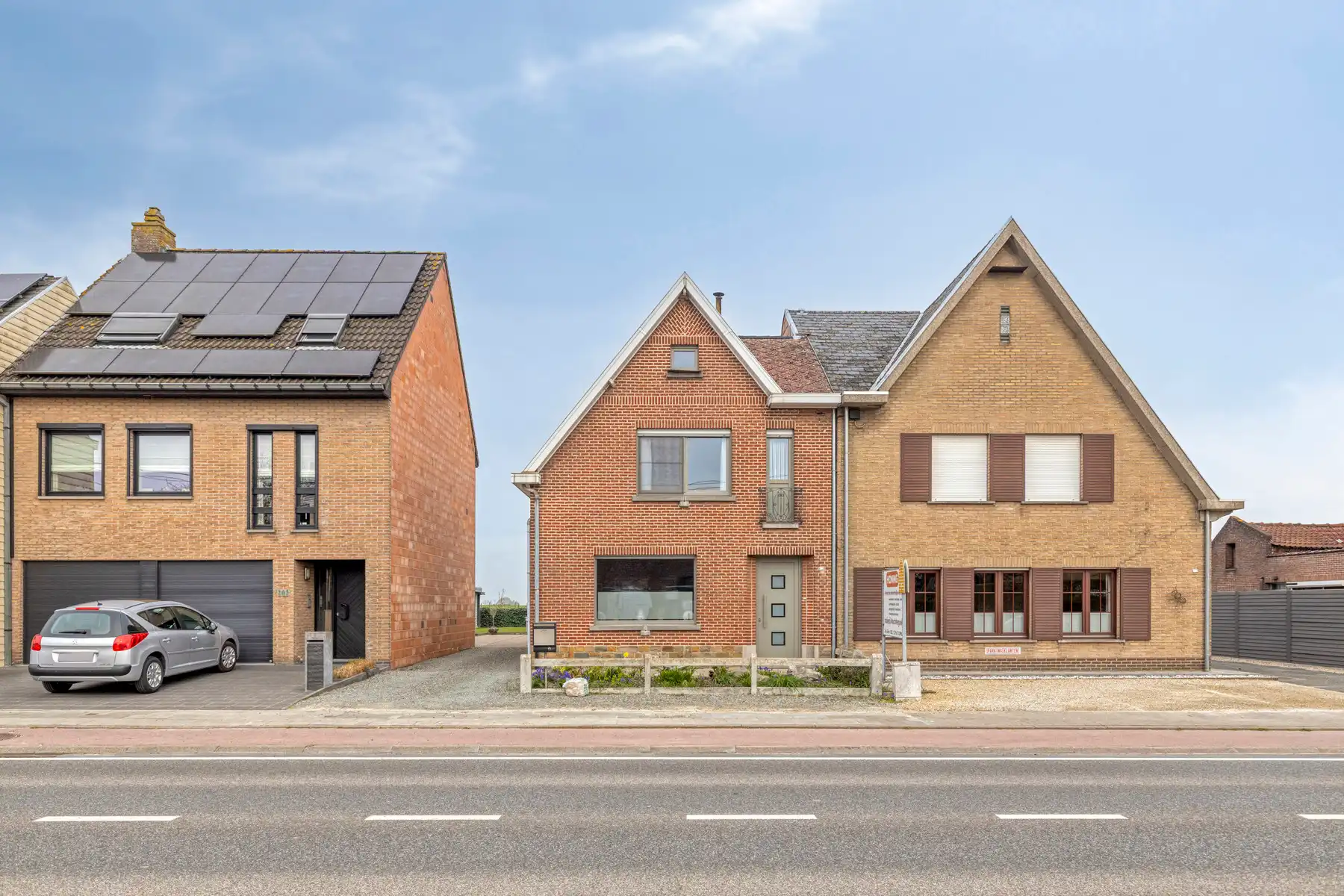 Hoofdfoto van de publicatie: Solide 3-gevelwoning op centrale ligging