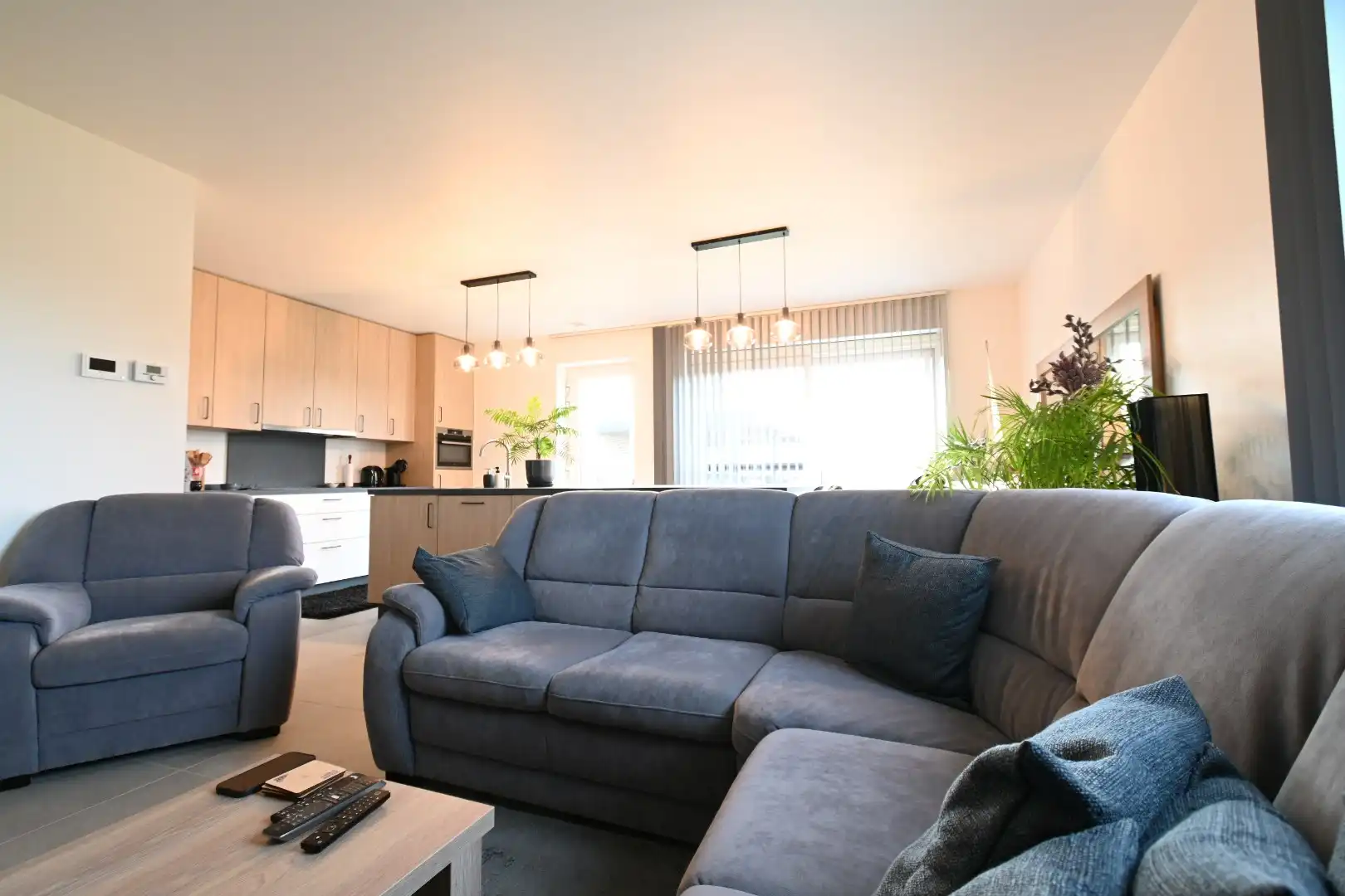 Knap afgewerkt gelijkvloers appartement met 2 slaapkamers, ruim terras, tuintje, carport en berging - GEEN GEMEENSCHAPPELIJKE ONKOSTEN  foto 7