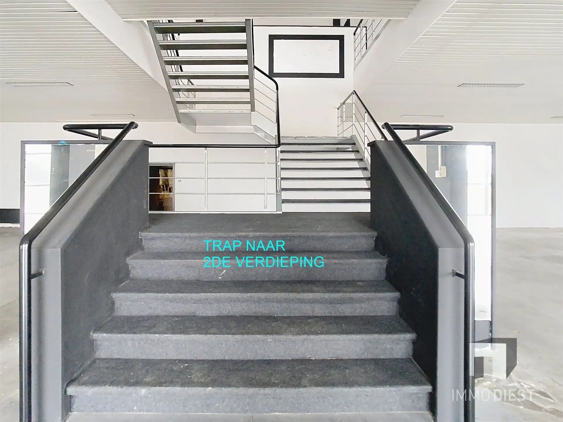 Handelspand van 1181m2 met ruime parking langs verbindingsweg foto 13