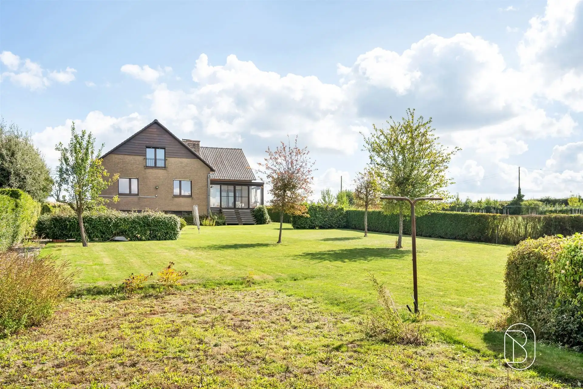 Degelijke villa met prachtig open zicht. foto 3