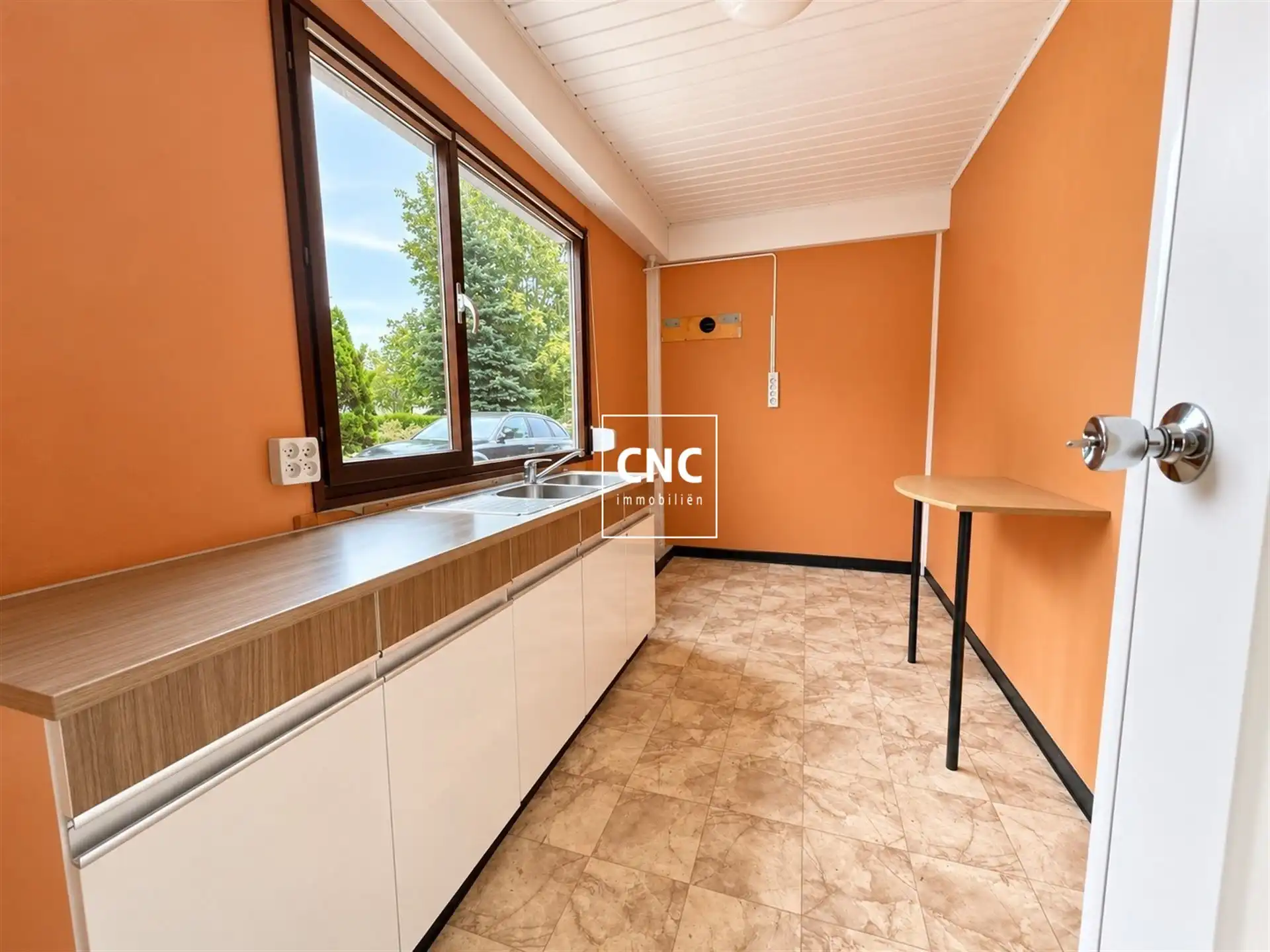 Halfopen bebouwing met 3 slaapkamers en grote tuin foto 4