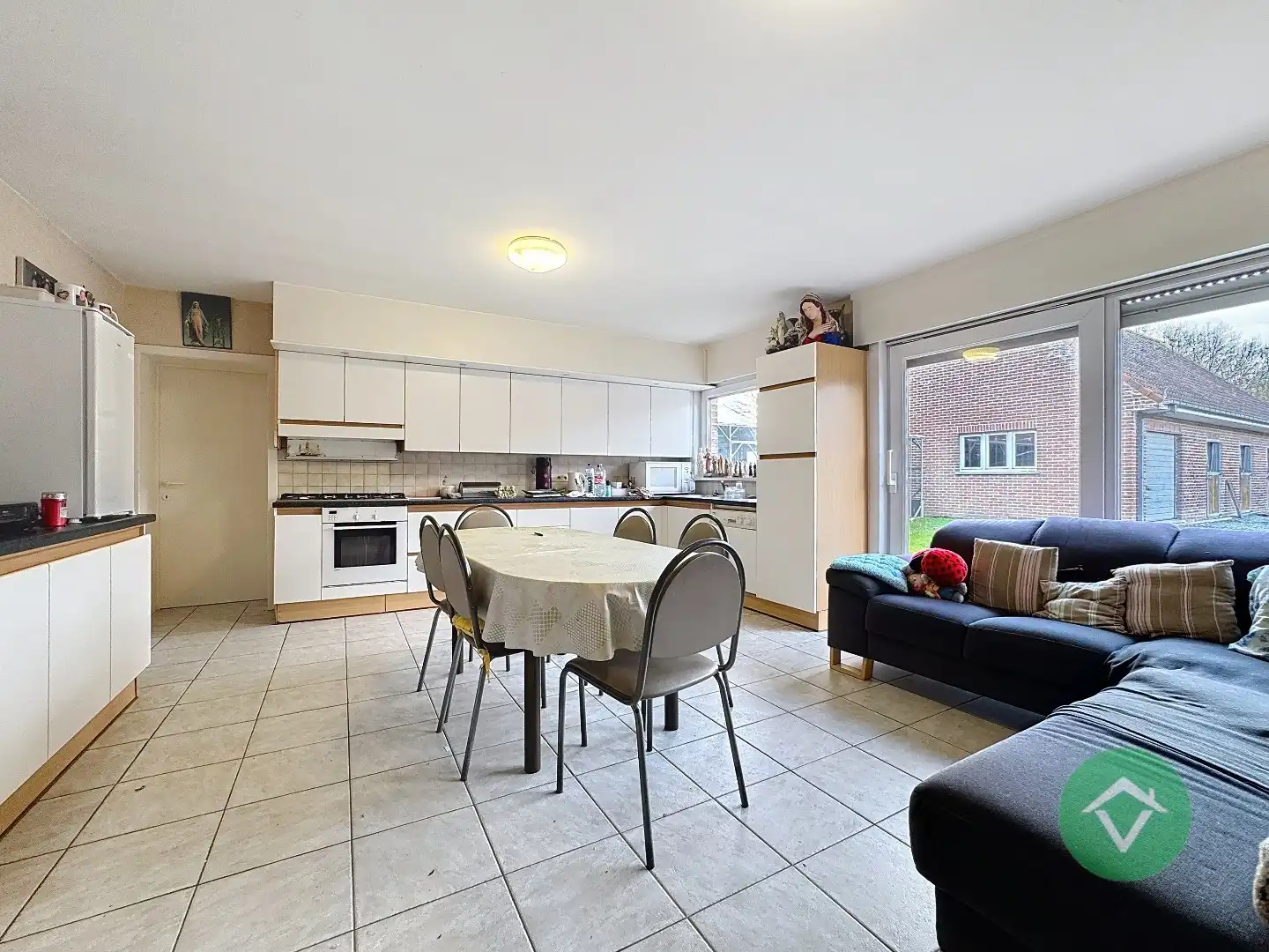 Alleenstaande woning met naastliggend stuk bouwgrond en weide te Eernegem foto 16