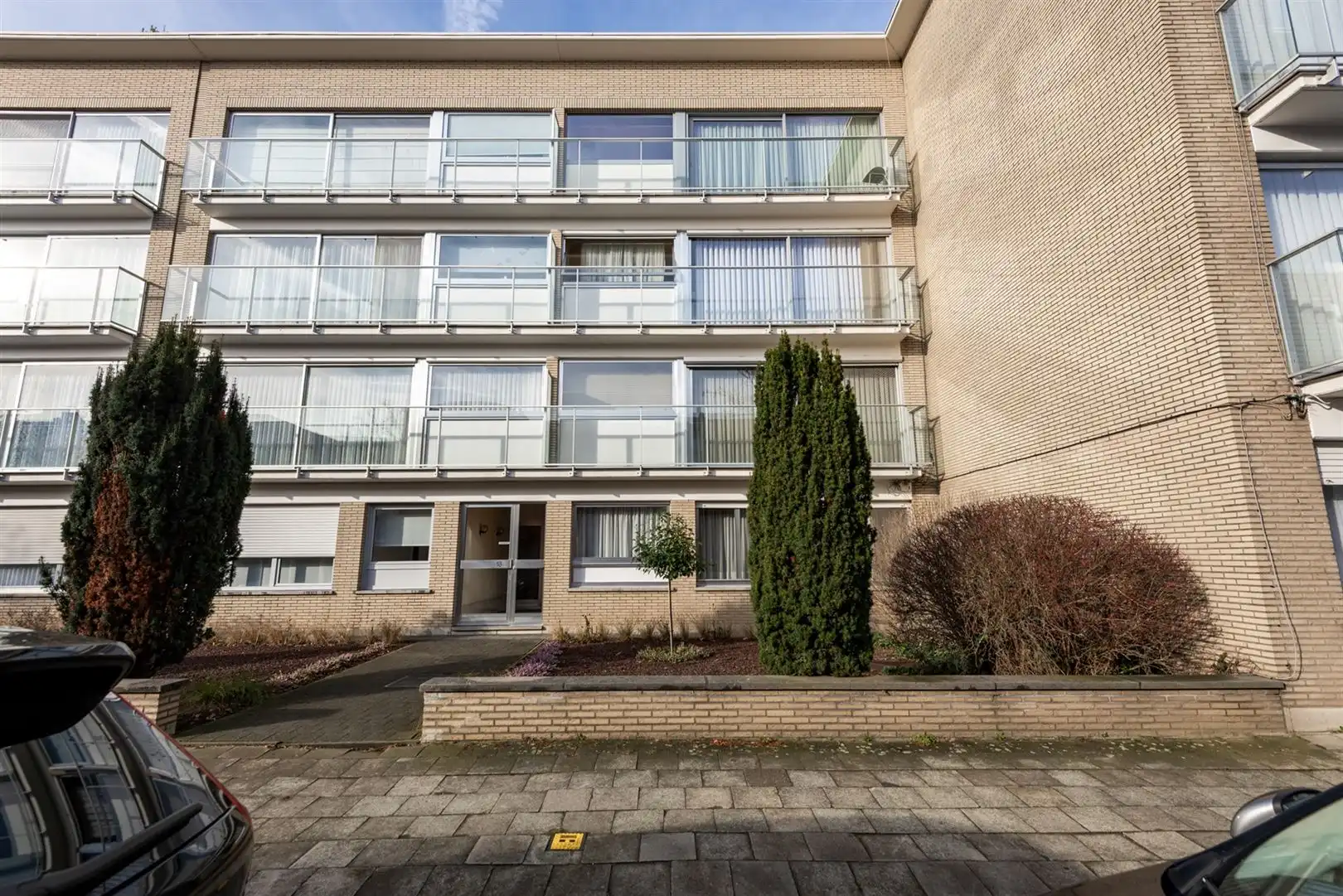 Ruim gelijkvloers appartement met tuin en garagebox foto {{pictureIndex}}