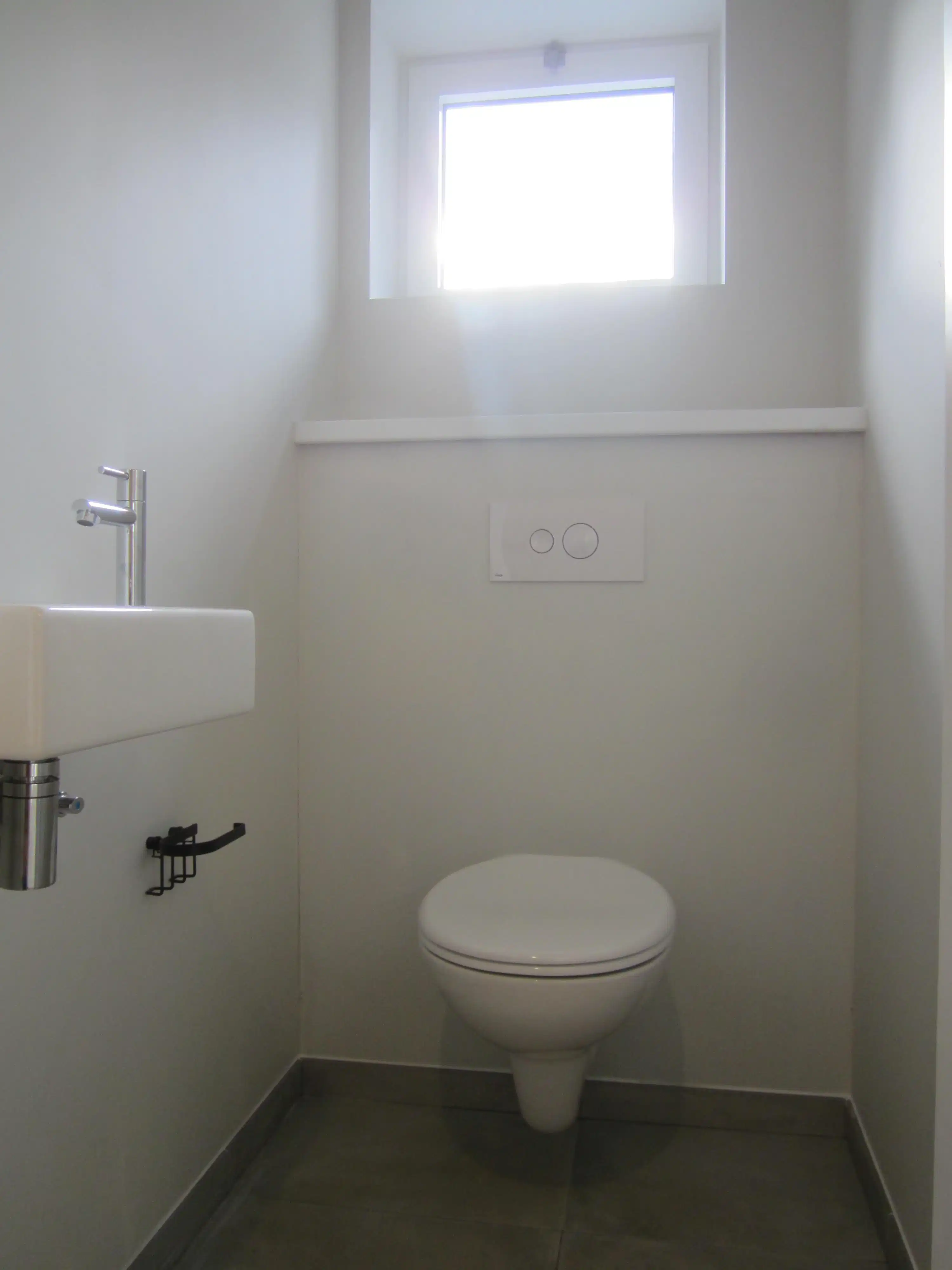 Prachtige nieuwbouwwoning van 195m² met terras v 40m², tuin, zonnepanelen en twee staanplaatsen. Aanrader! foto 18