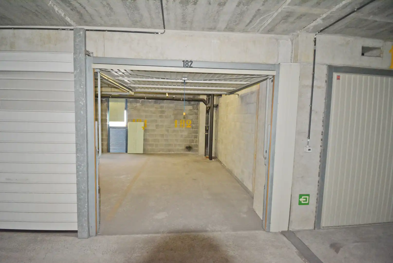 Afgesloten garagebox te huur in Res. Arion II, vlakbij de Lippenslaan foto 2
