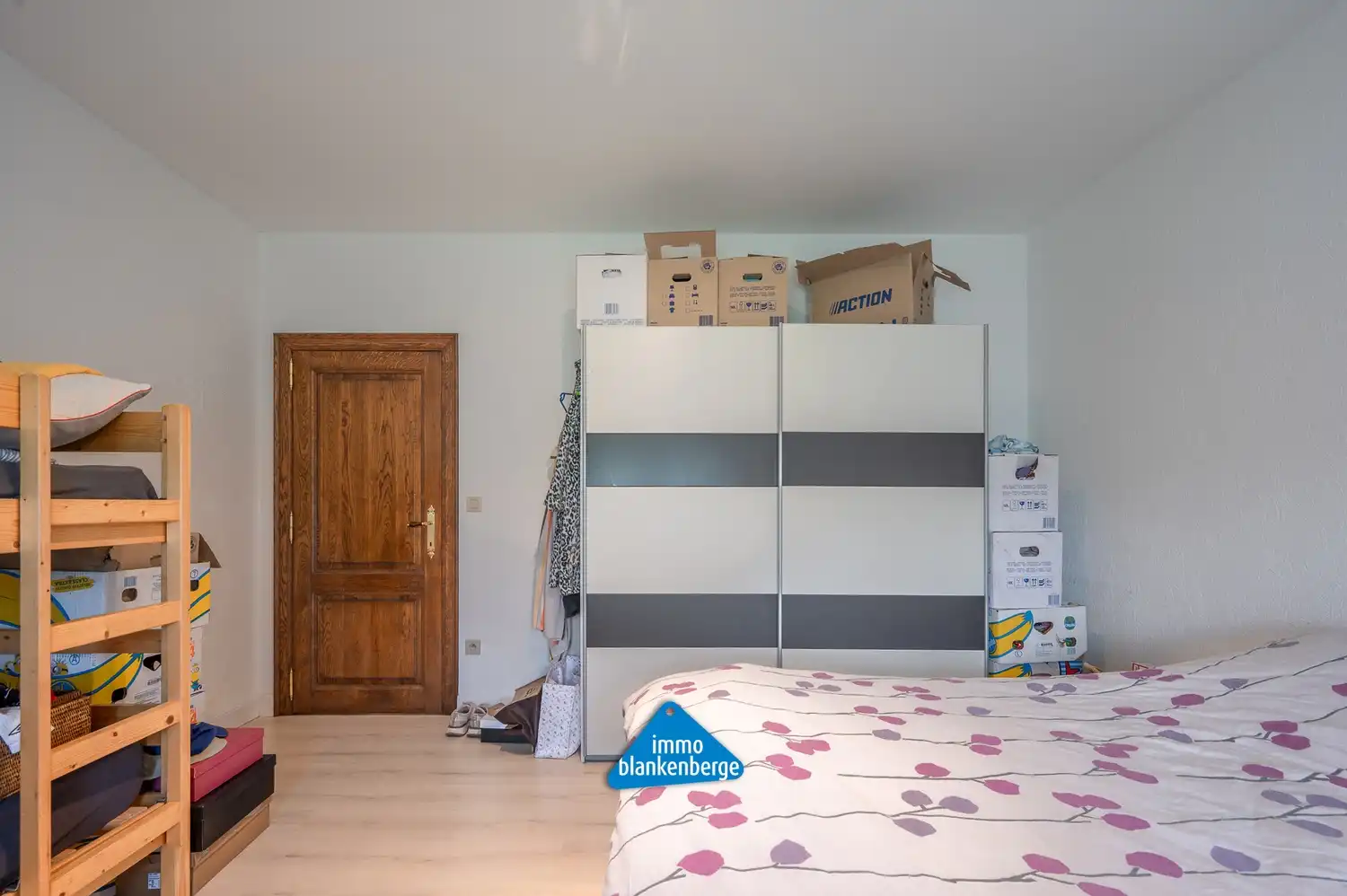 Gezellige Villa met Twee Slaapkamers en Grote Tuin foto 14