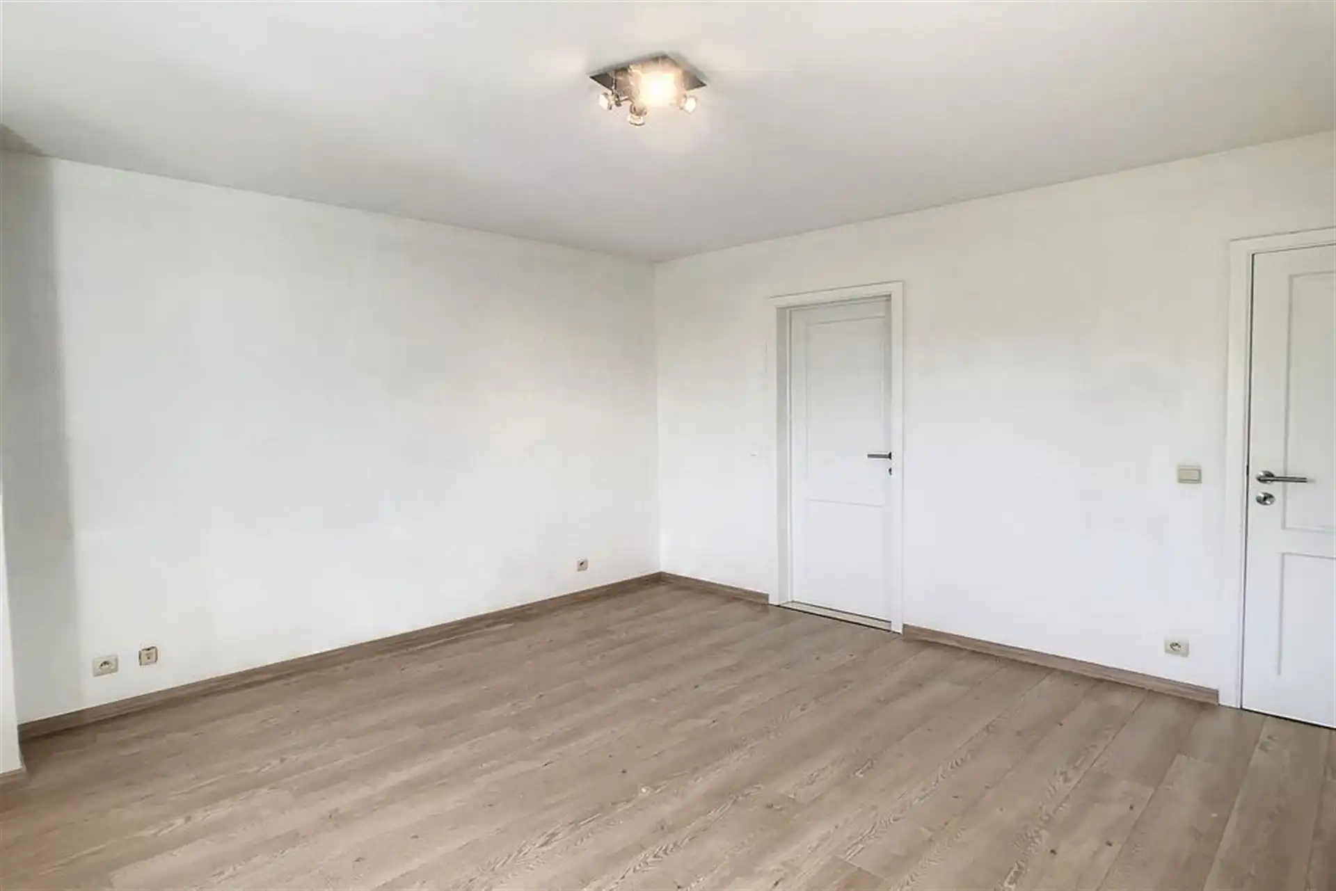 Villa met mooie tuin in rustige straat foto 17