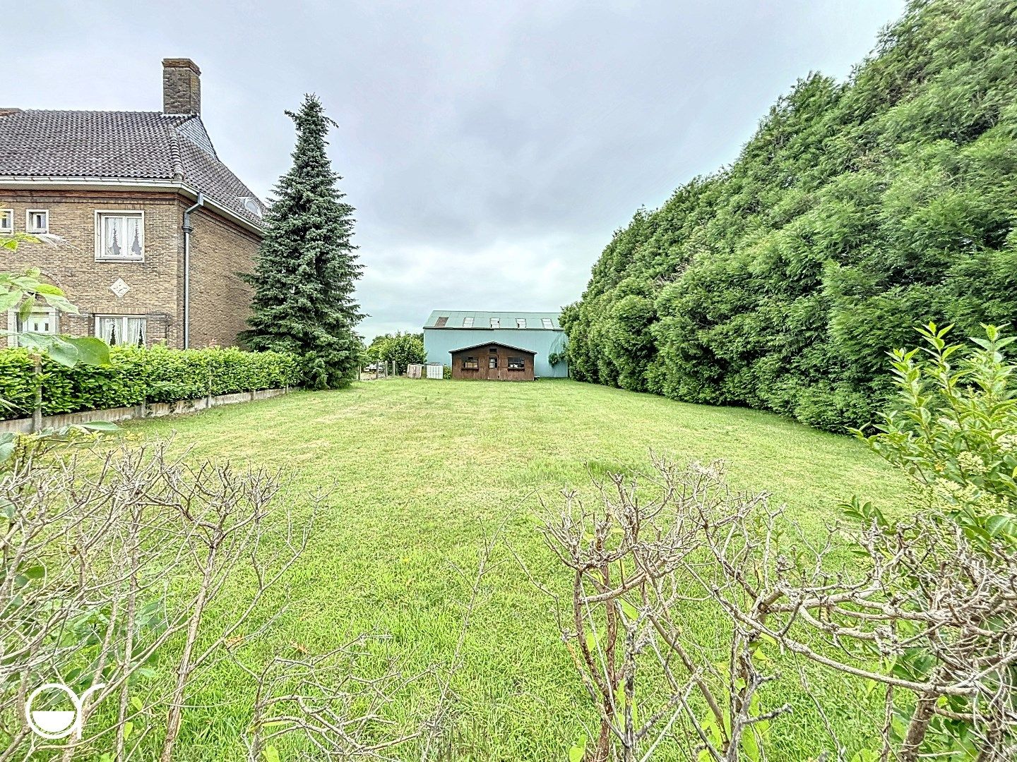Te renoveren woning met magazijn, tuinhuis en dubbele garage foto 26