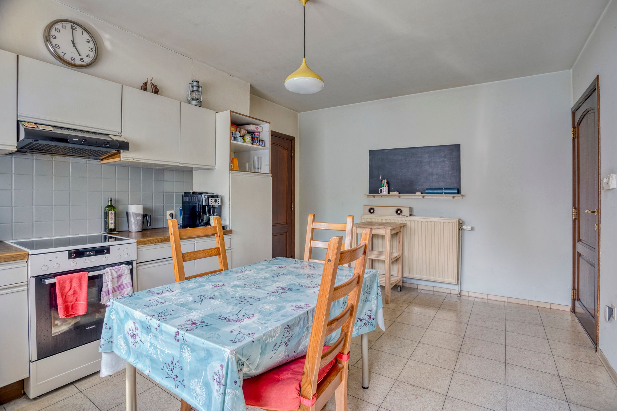 Te renoveren woning op ruim perceel foto 7