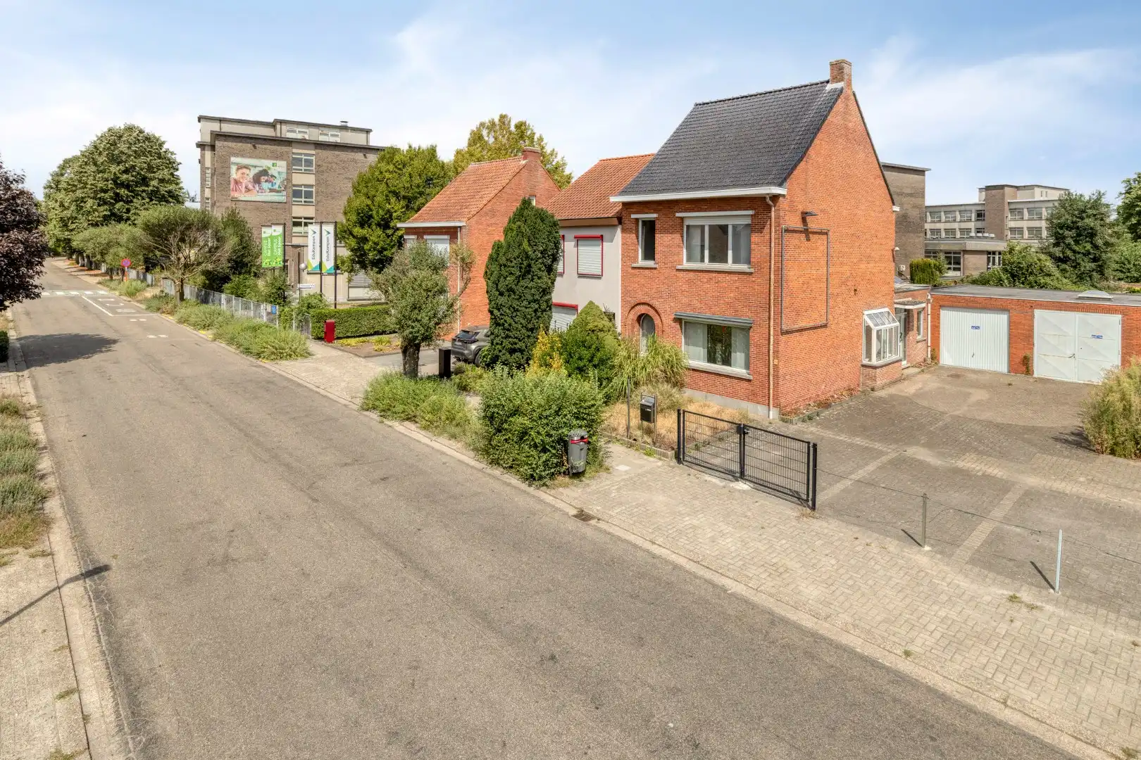 Instapklare woning met 3 SLPKS nabij het centrum van Mol !  foto 26