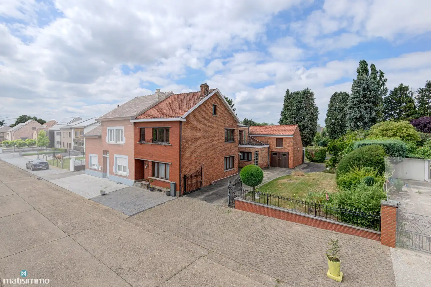 Hoofdfoto van de publicatie: RUIME GEZINSWONING MET 3 SLAAPKAMERS EN EEN RIANTE TUIN OP EEN PERCEEL VAN 1.411 M² NABIJ HET CENTRUM VAN TONGEREN