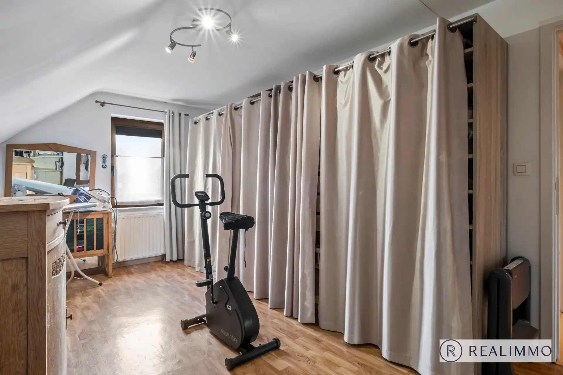 Charmante, goed onderhouden villa in résidentiële woonwijk! foto 5