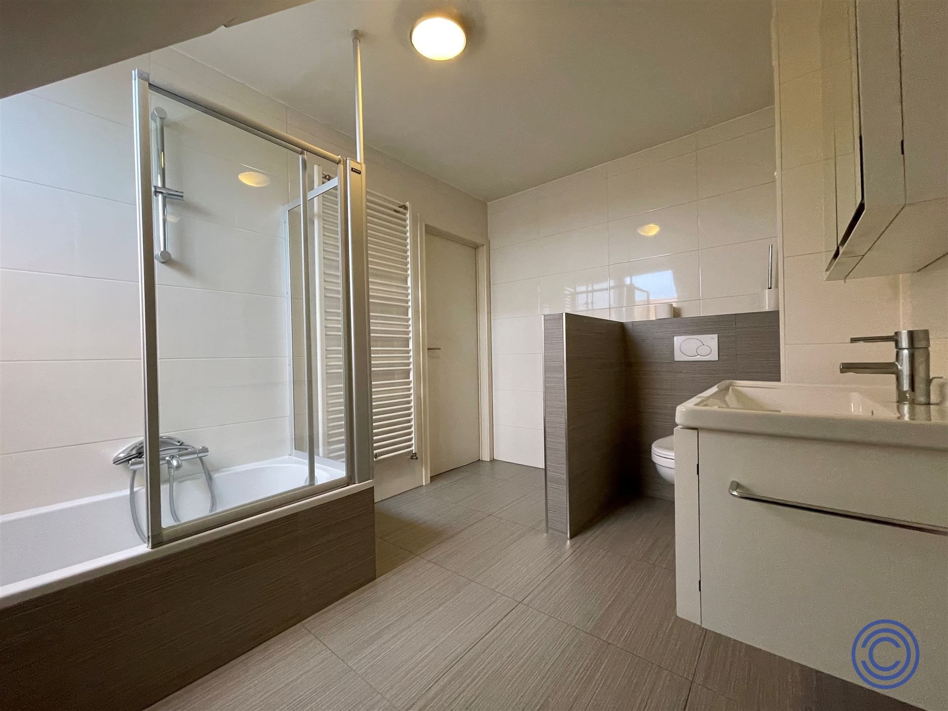 Instapklaar appartement in cetrum Hove! foto 9
