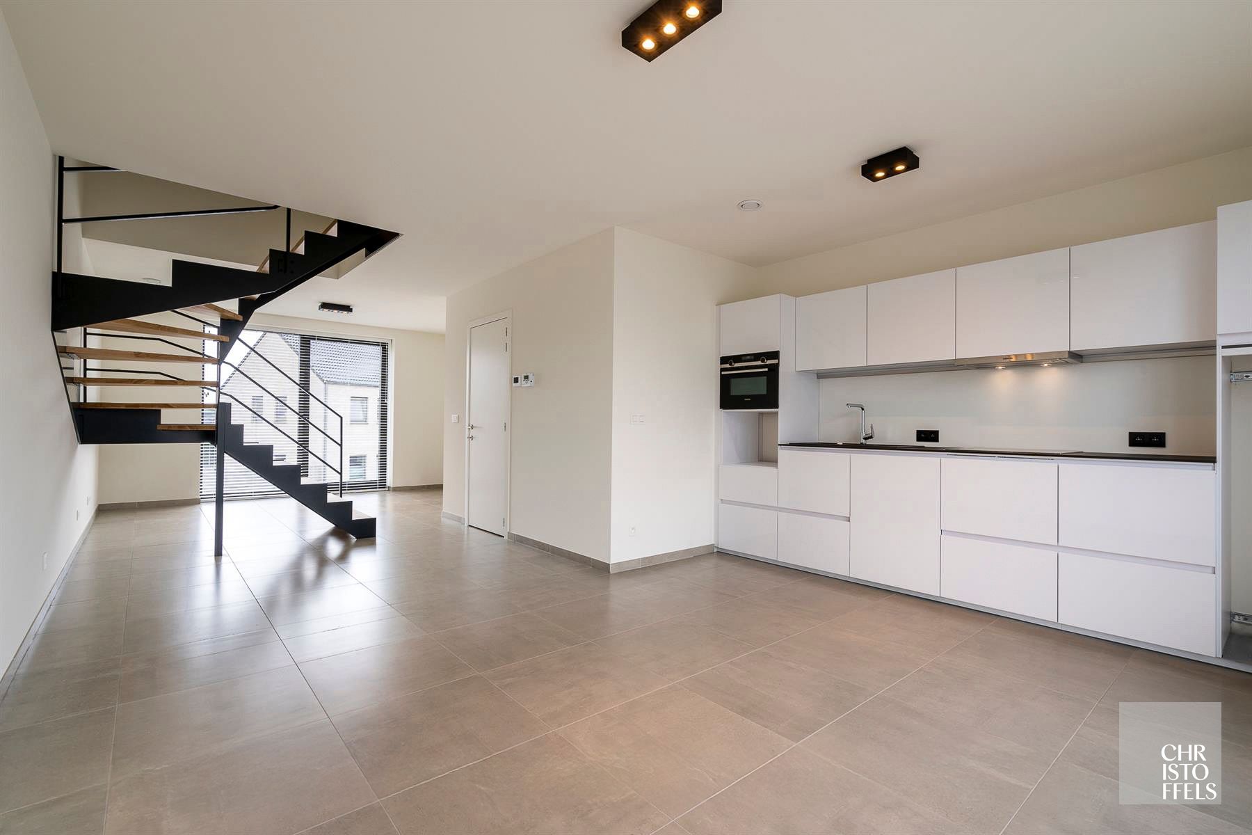 TE HUUR - Luxueus nieuwbouwappartement (101 m²) met ruim terras in Lanaken!  foto 2