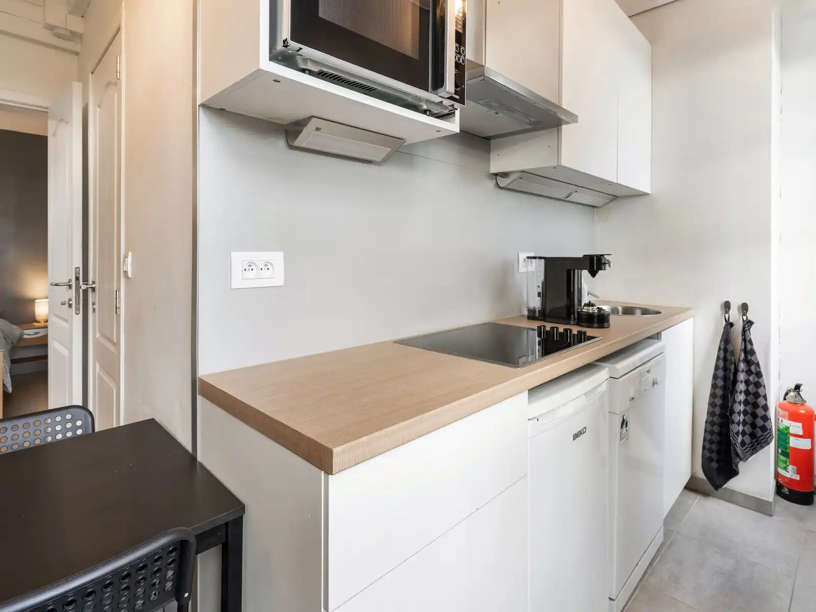 Landelijk gelegen woning met 4/5 slpks, zwembad en tuin foto 17