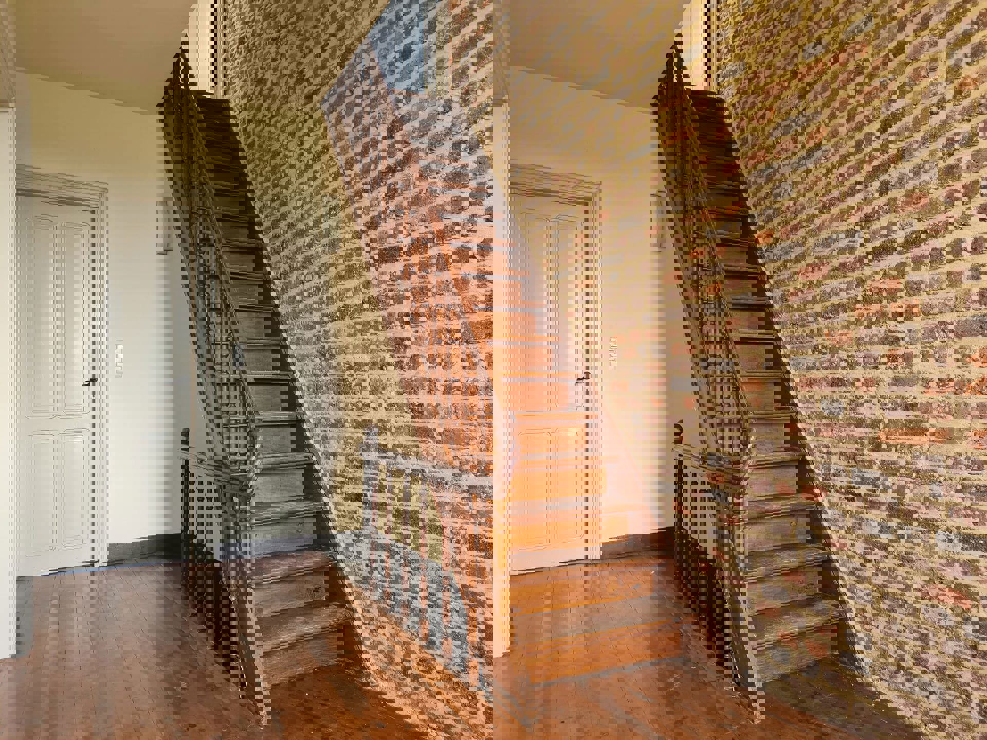 Statige woning met loodsen te Millen foto 21