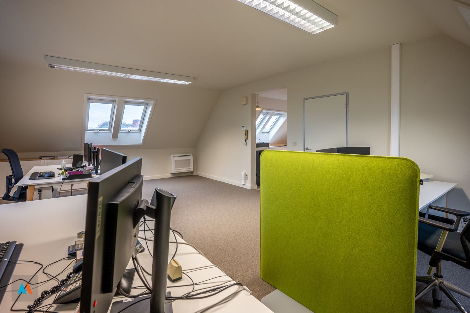 Kantoorgebouw met dakappartement foto 17