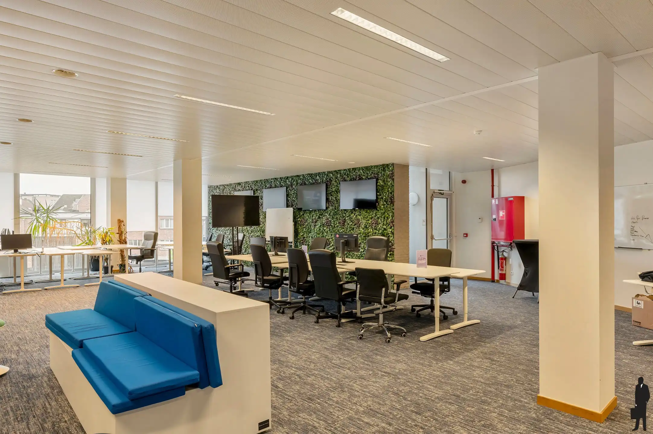 4 gerenoveerde kantoorruimtes (geheel of gedeeltelijk te huren) in een karaktervolle geklasseerde herenwoning met uitstekende bereikbaarheid en ruime parkeervoorzieningen. foto 14