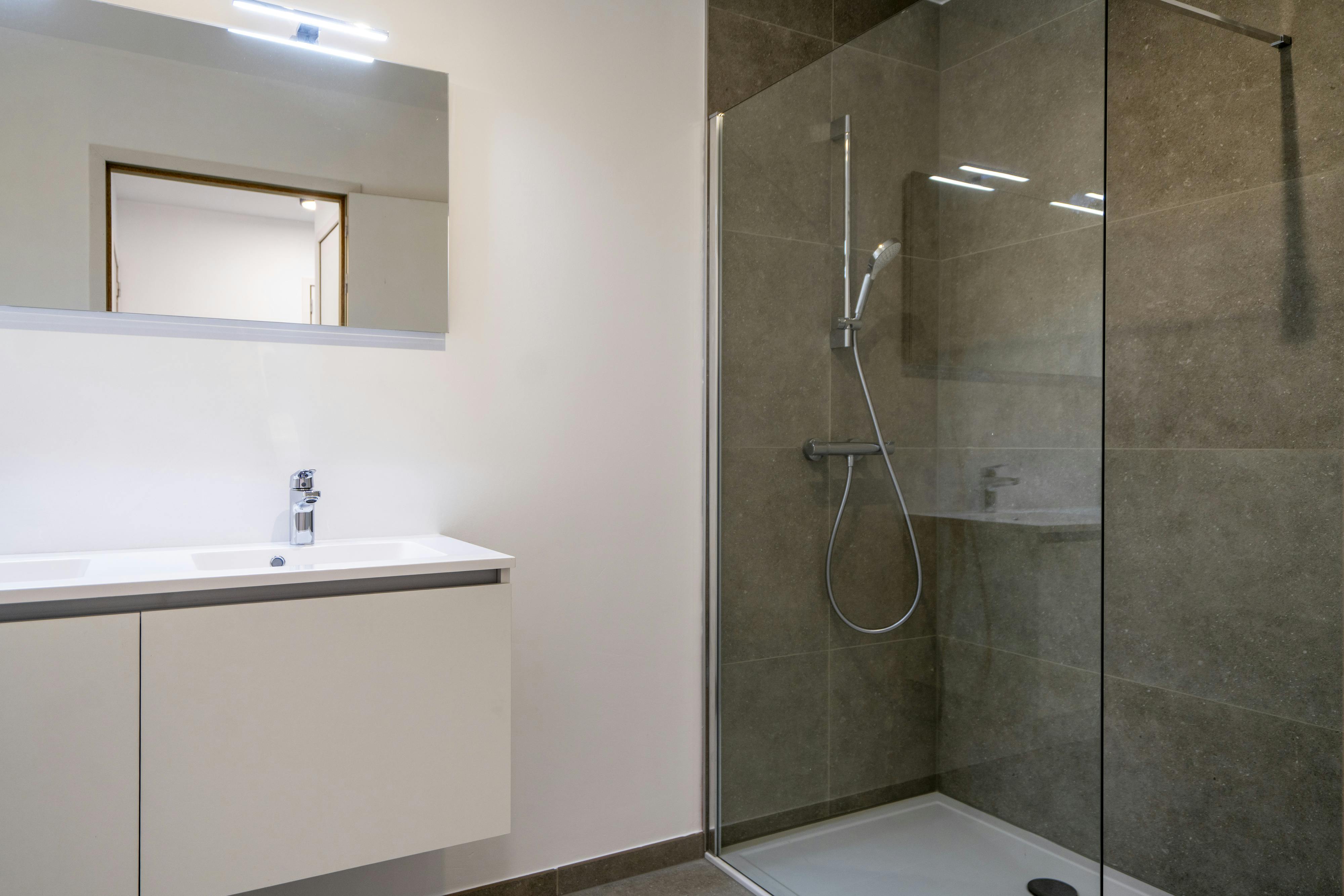 Nieuw en energiezuinig 2-slaapkamerappartement te koop te Wevelgem foto 12