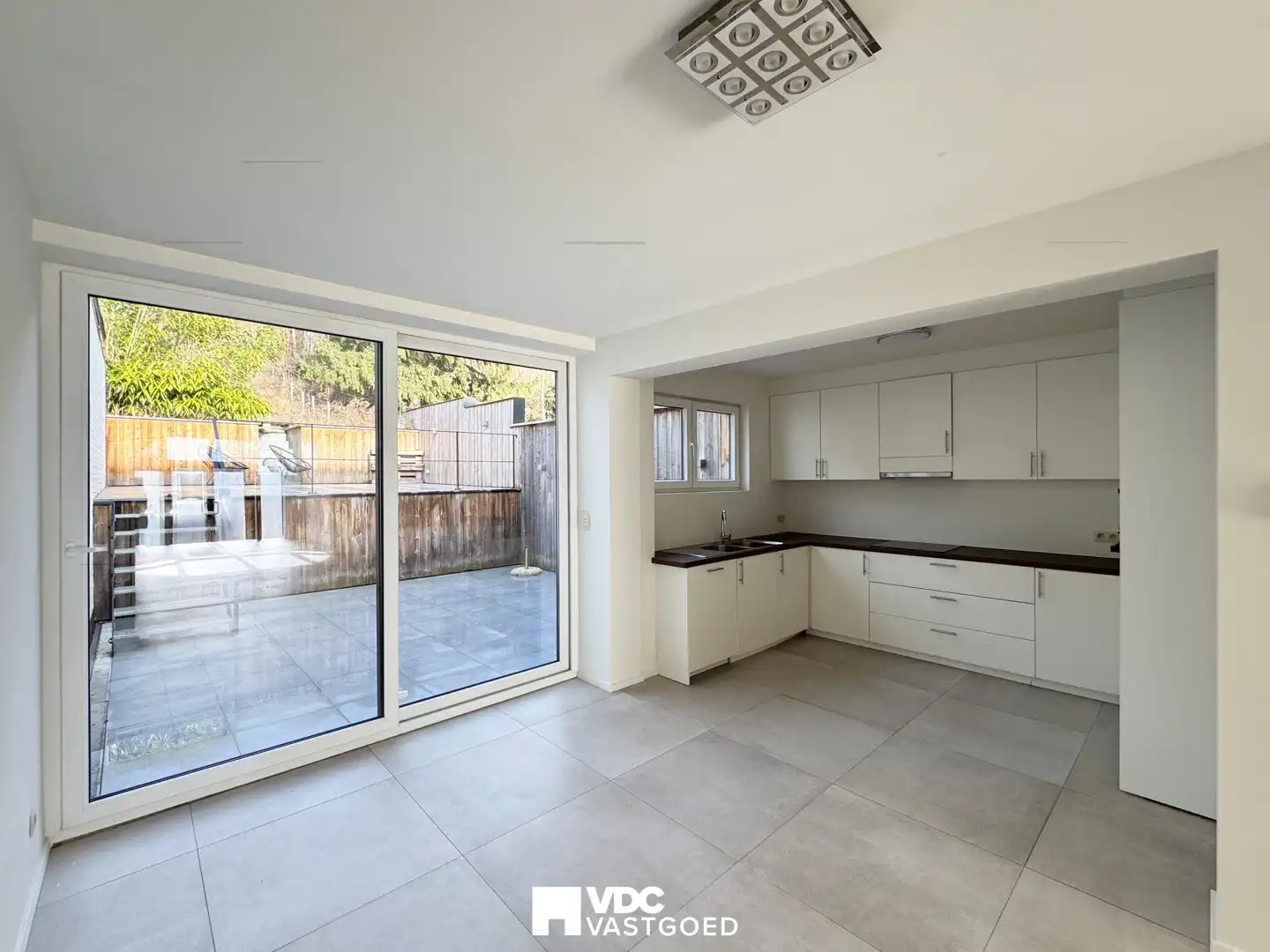 Instapklare gerenoveerde woning met 6 slaapkamers, tuin, terras en 2 parkeerplaatsen foto 5