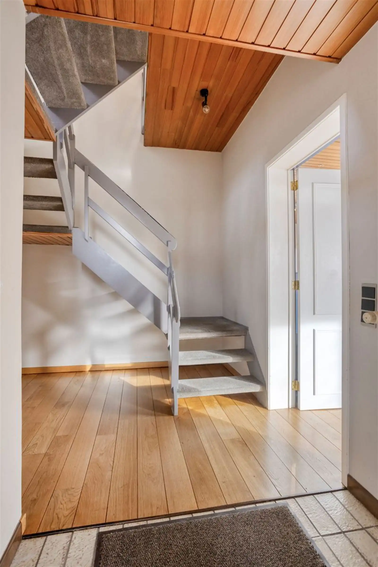 Goed gelegen woning met studio/atelier/bureau foto 3