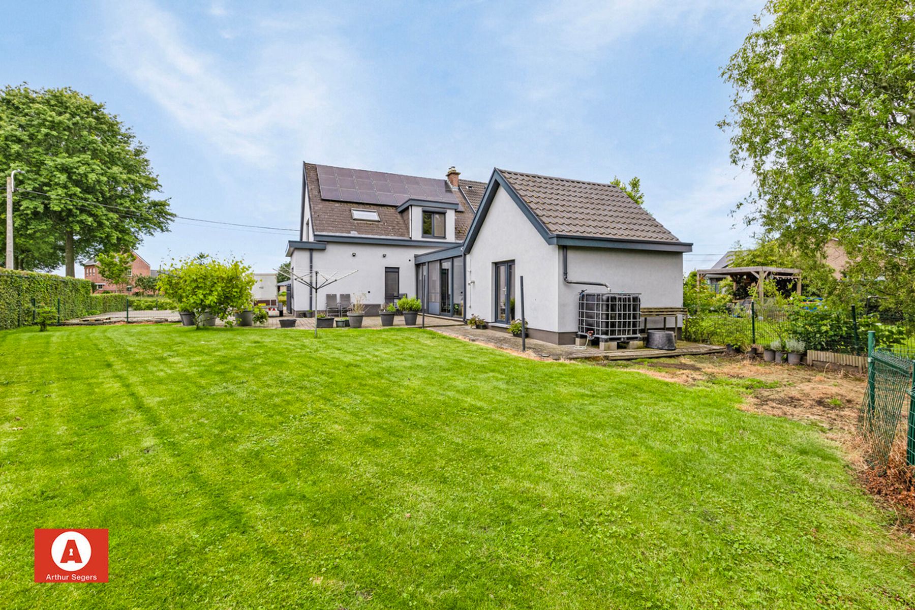 Hoofdfoto van de publicatie: Centraal gelegen gezinswoning met 3 slaapkamers en tuin