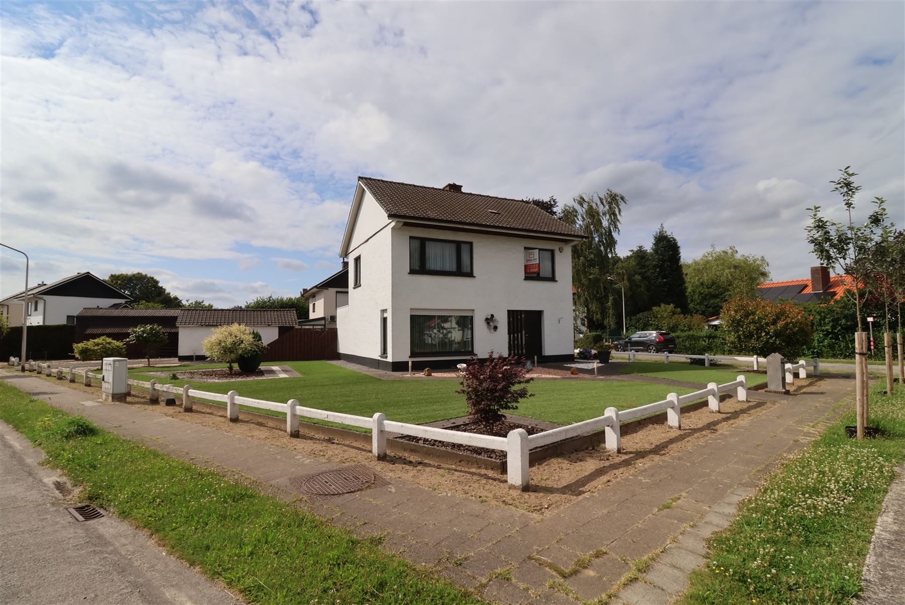 Hoofdfoto van de publicatie: Open bebouwing met aangelegde tuin