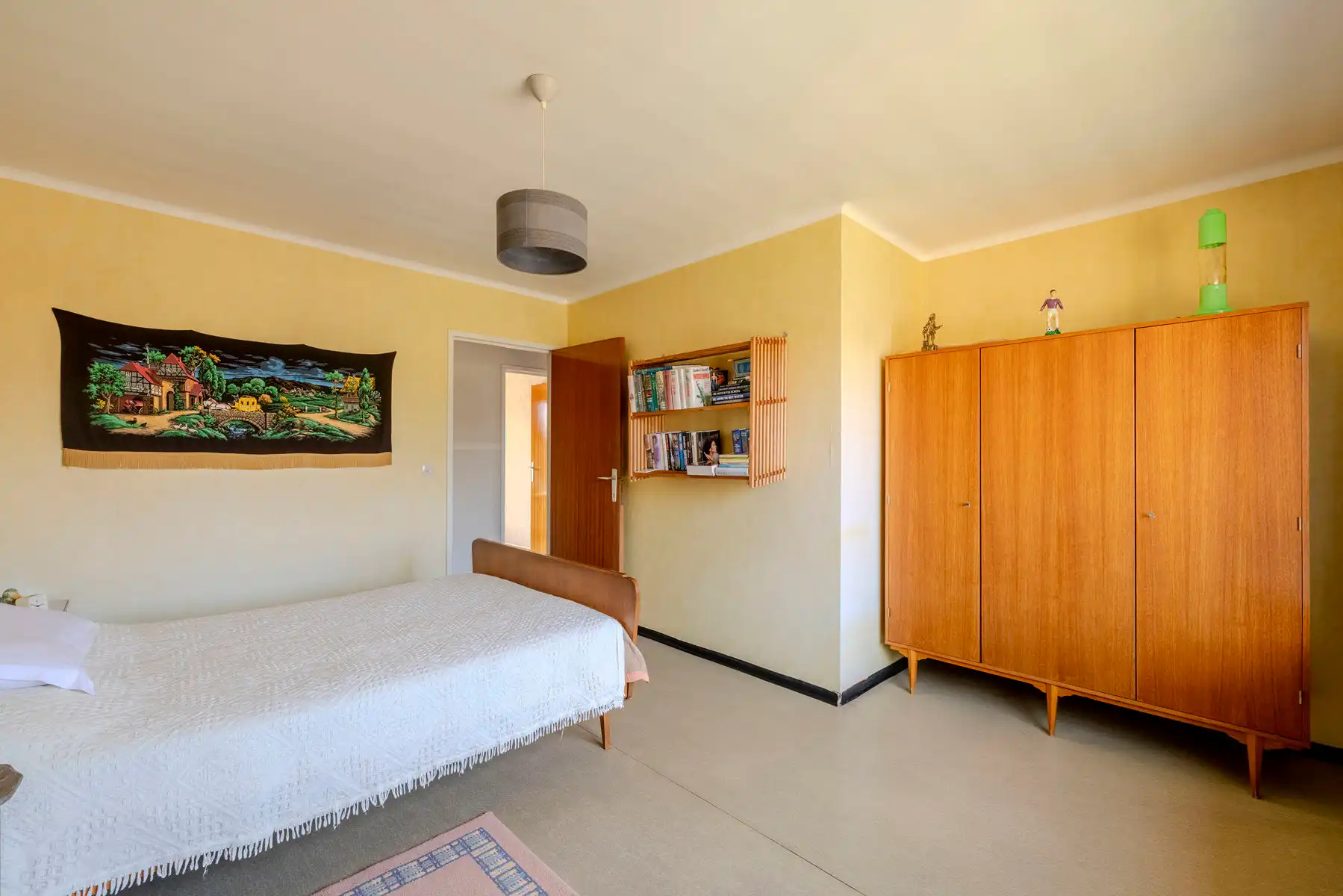 Te renoveren woning met veel potentieel op rustige locatie foto 17