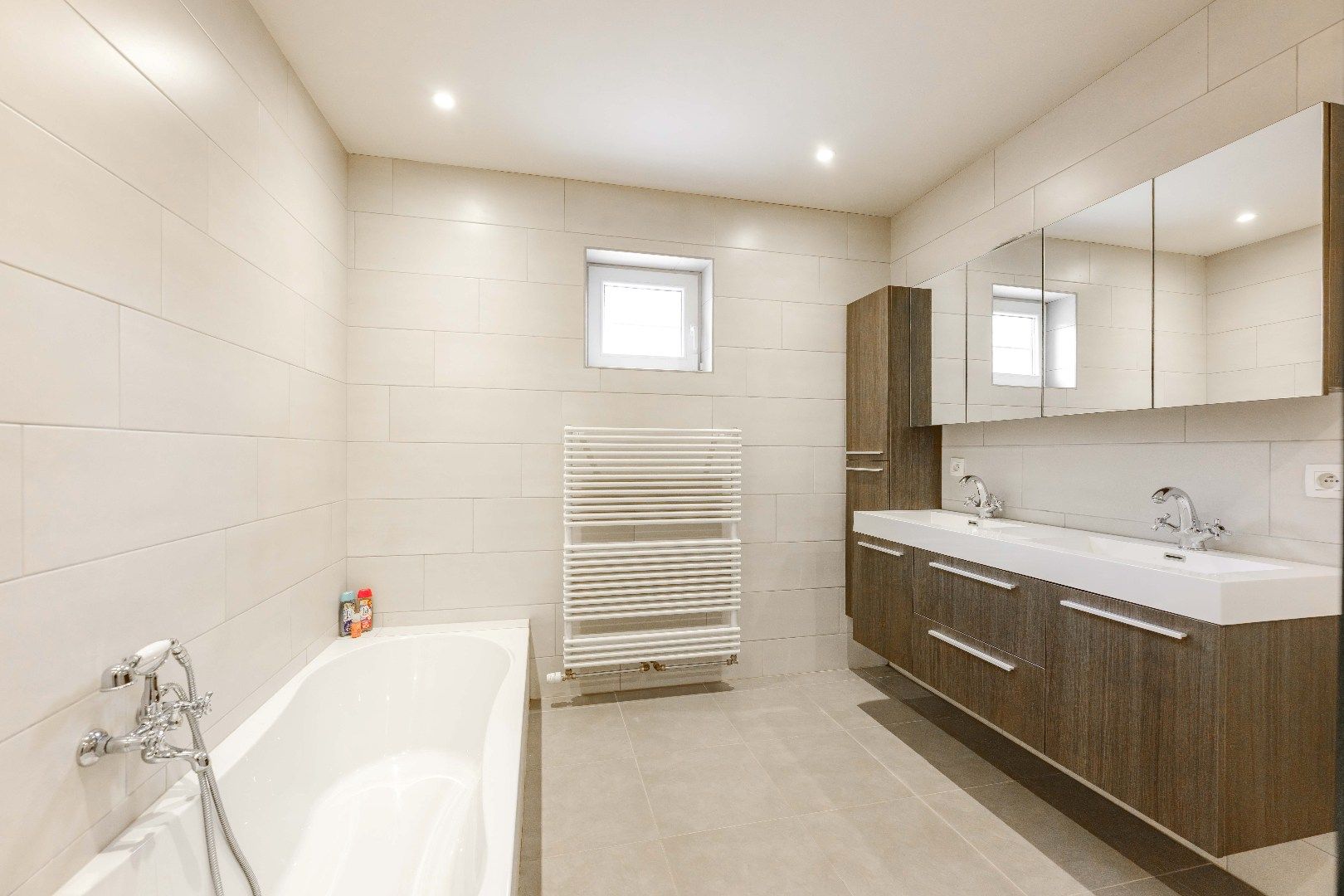 GERENOVEERDE (2015) INSTAPKLARE & ENERGIEZUINIGE WONING OP 685 m²!!!  foto 13