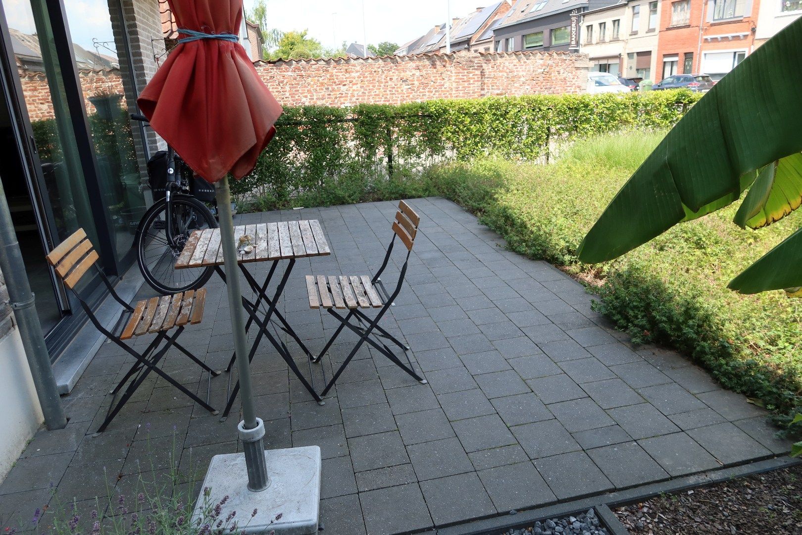 Super gezellig gelijkvloers 1 slk app met terras, voortuin en carport foto 9