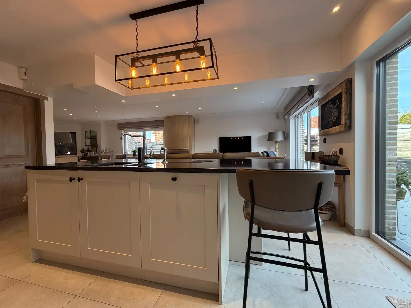 Instapklaar wonen? Ontdek deze woning met 4 slaapkamers, poolhouse en nieuwe badkamer. foto 7