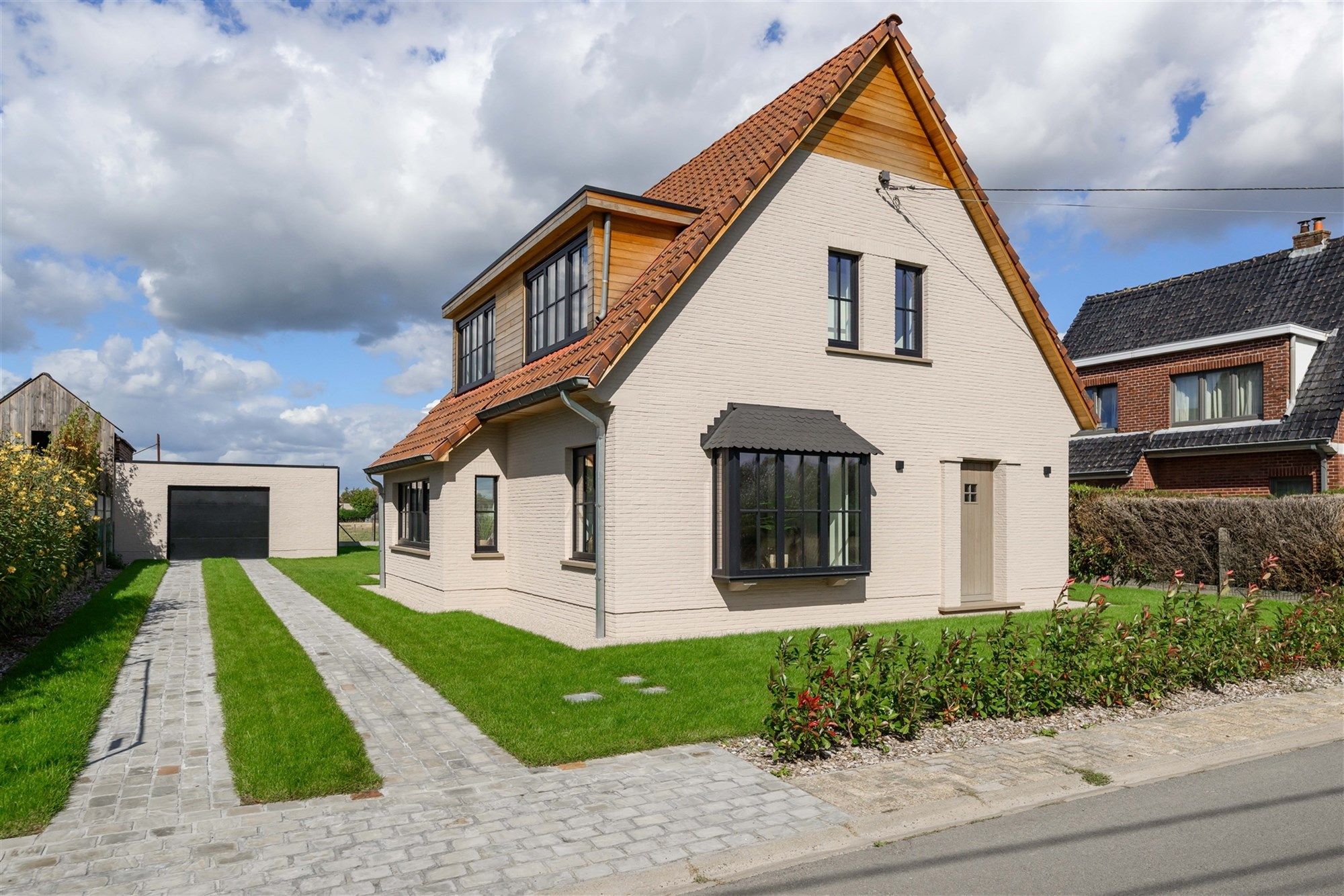 Vrijstaande woning met 3 slaapkamers, garage en tuin foto 6