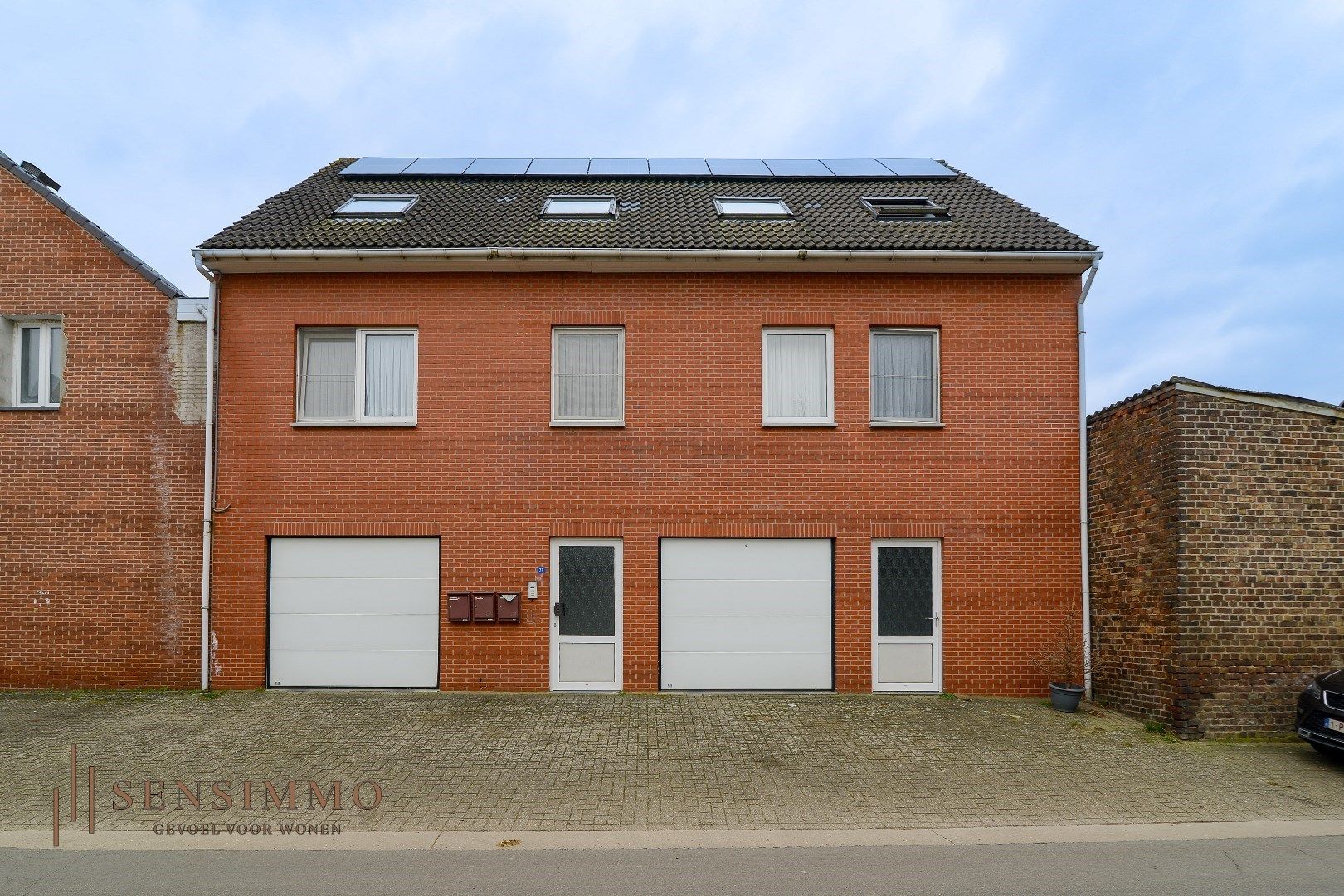 Ruime woning met 9 slaapkamers in Maasmechelen foto {{pictureIndex}}