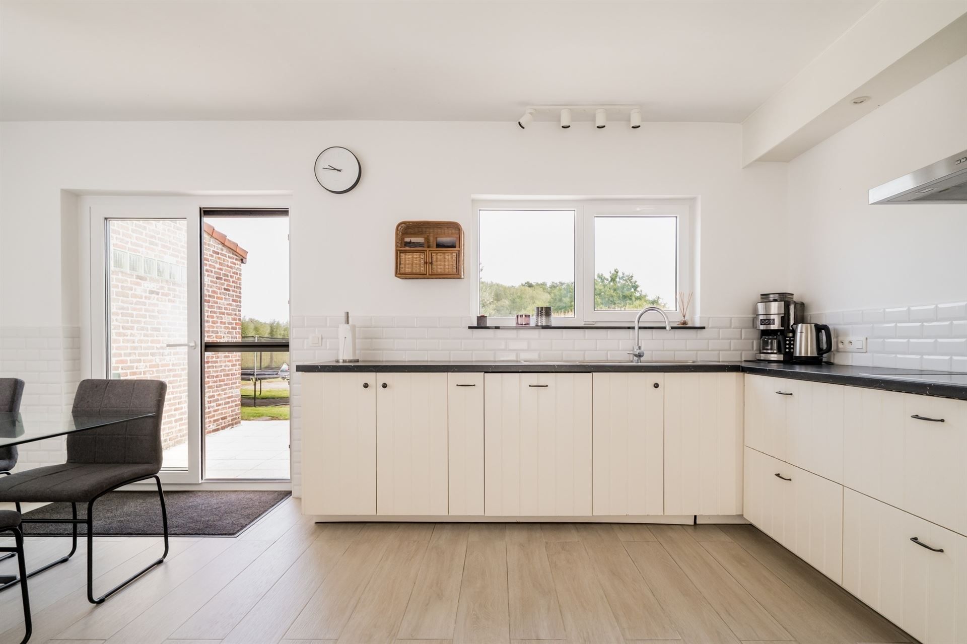 Ruime lichtrijke villa met 313 m² woonoppervlakte en prachtig groen uitzicht foto 10
