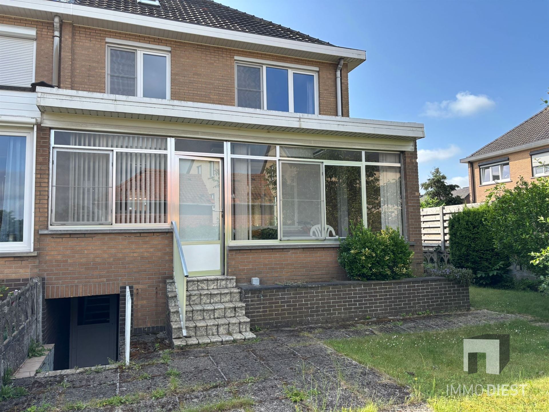 Goed gelegen woning met 3 slaapkamers, garage en tuin foto 3